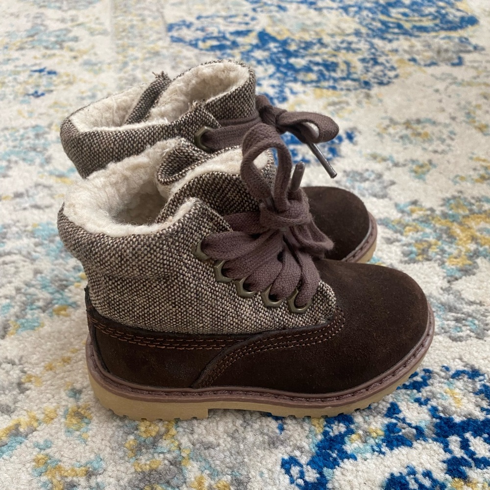 EUC Cat & Jack toddler fur-lined boots Sz 6